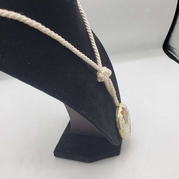 VINTAGE CLOISONNE ENAMEL PENDANT on SATIN CORD - Picture 4 of 4